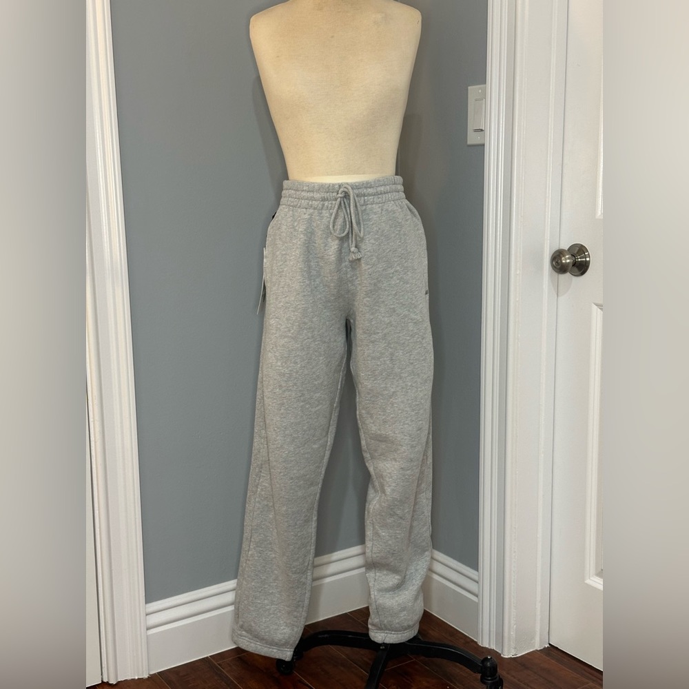 Aritzia TNA Cozy Fleece Boyfriend Fit Sweatpants